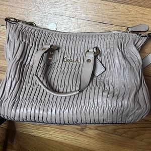 COACH🩷 Ashley gathered leather satchel.